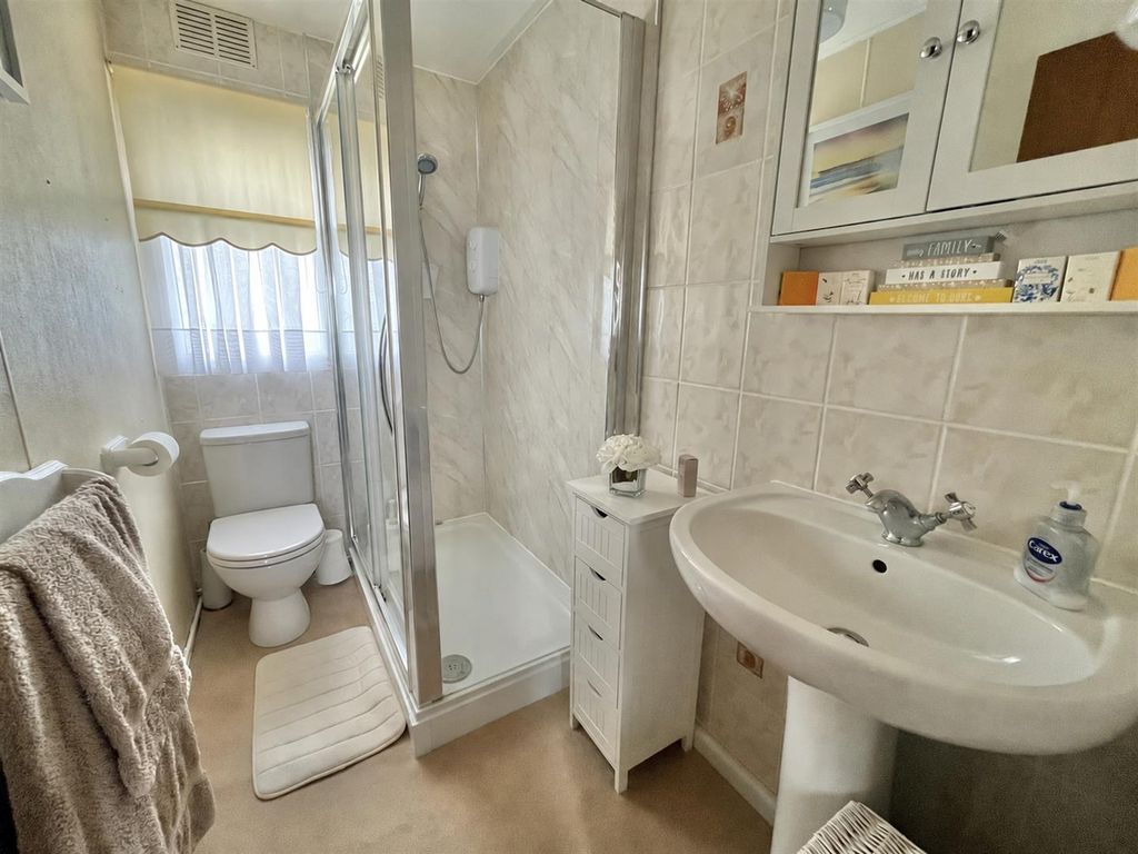 Property photo 2 of 10 Shower Room