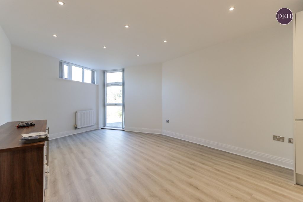 Property photo 3 of 11 Picture No. 06