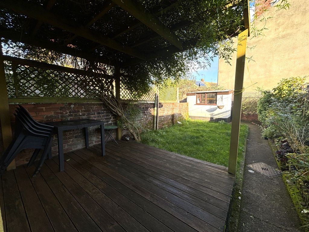 Property photo 3 of 21 Garden