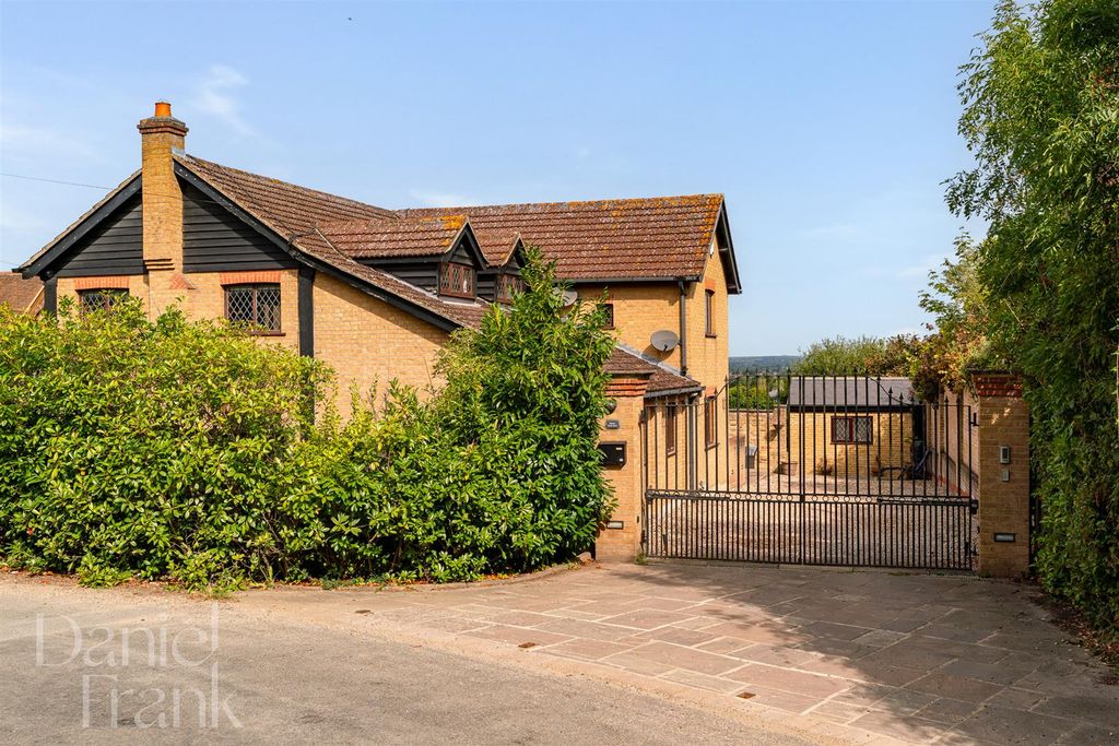 Property photo 2 of 37