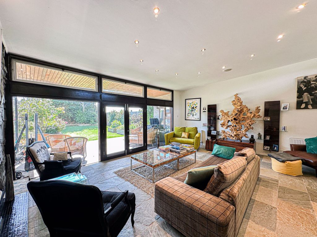 Property photo 2 of 40 Photo 14