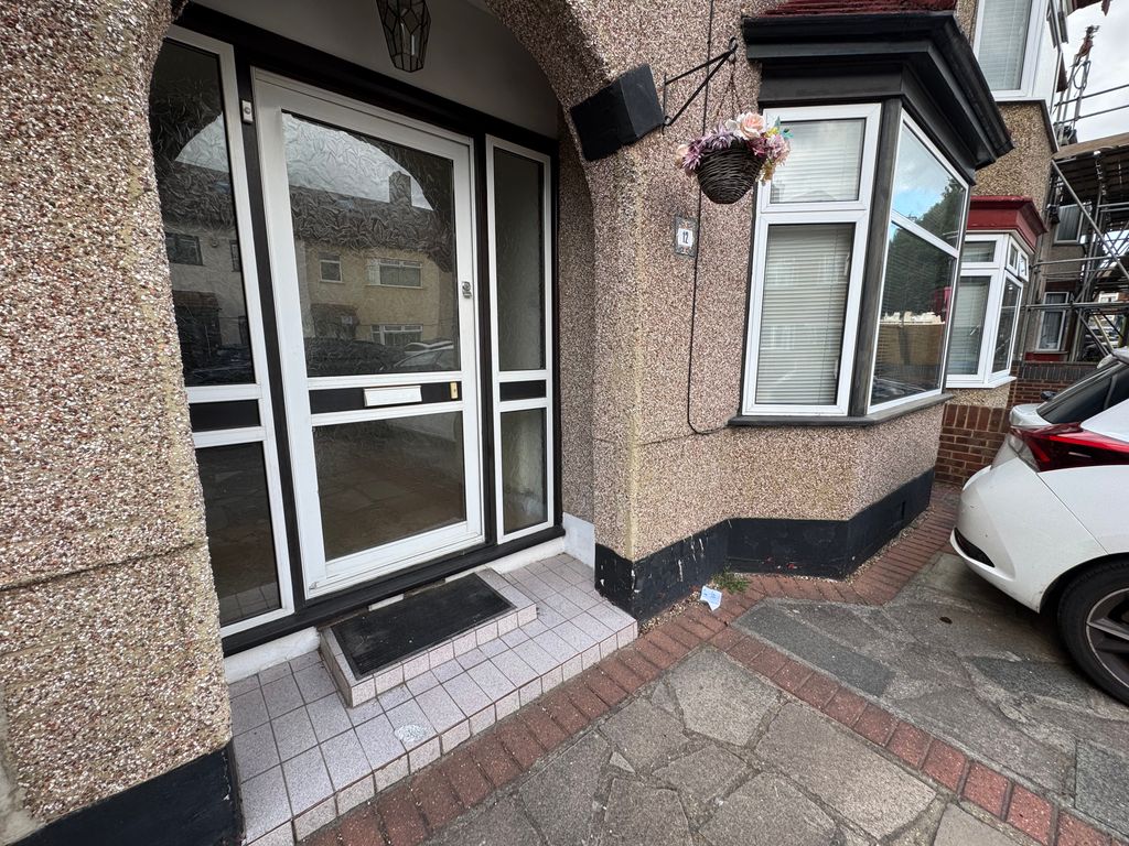 Property photo 2 of 26
