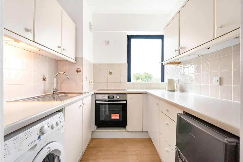 Property photo 3 of 22 Kitchen