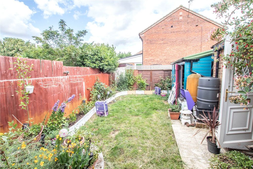 Property photo 2 of 10 Garden