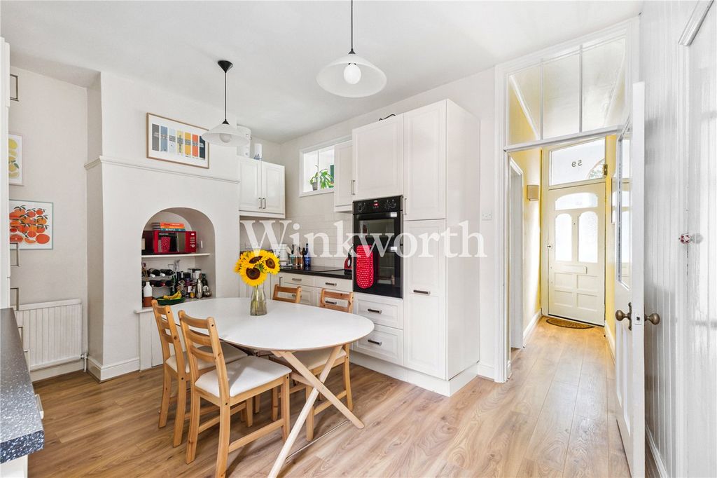 Property photo 3 of 18 Picture No. 04