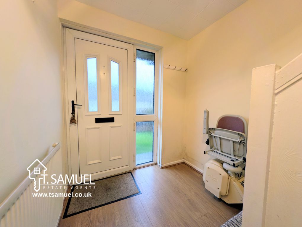 Property photo 2 of 27 Hallway