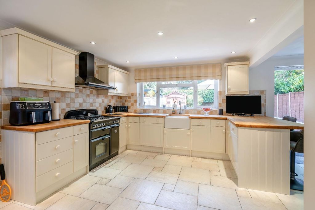 Property photo 2 of 28 8692779-Interior05.Jpg