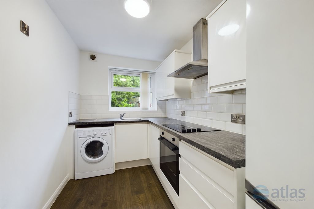 Property photo 3 of 14 Kitchen