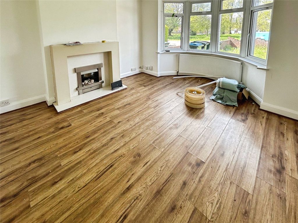 Property photo 2 of 9 Picture No. 25