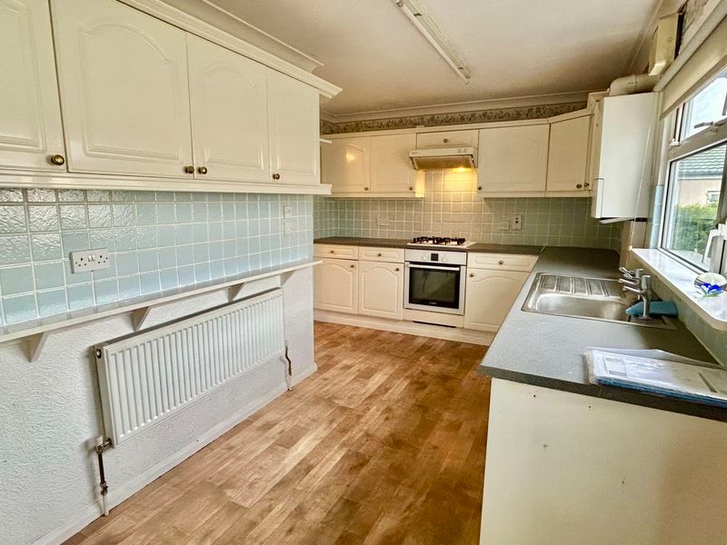 Property photo 3 of 11 Kitchen