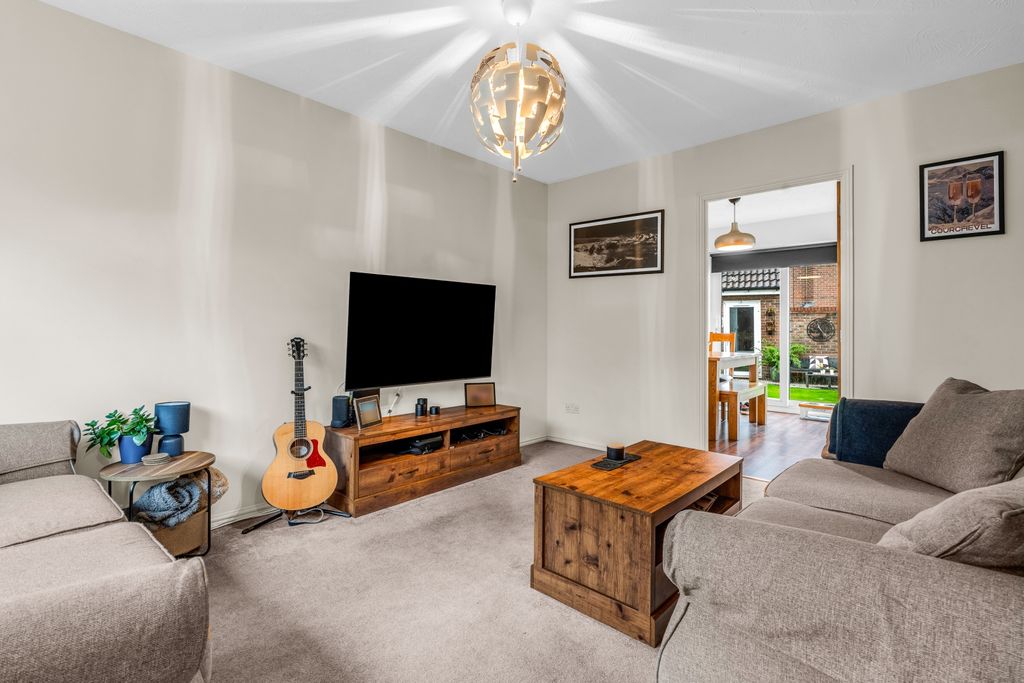 Property photo 3 of 19 Living Room