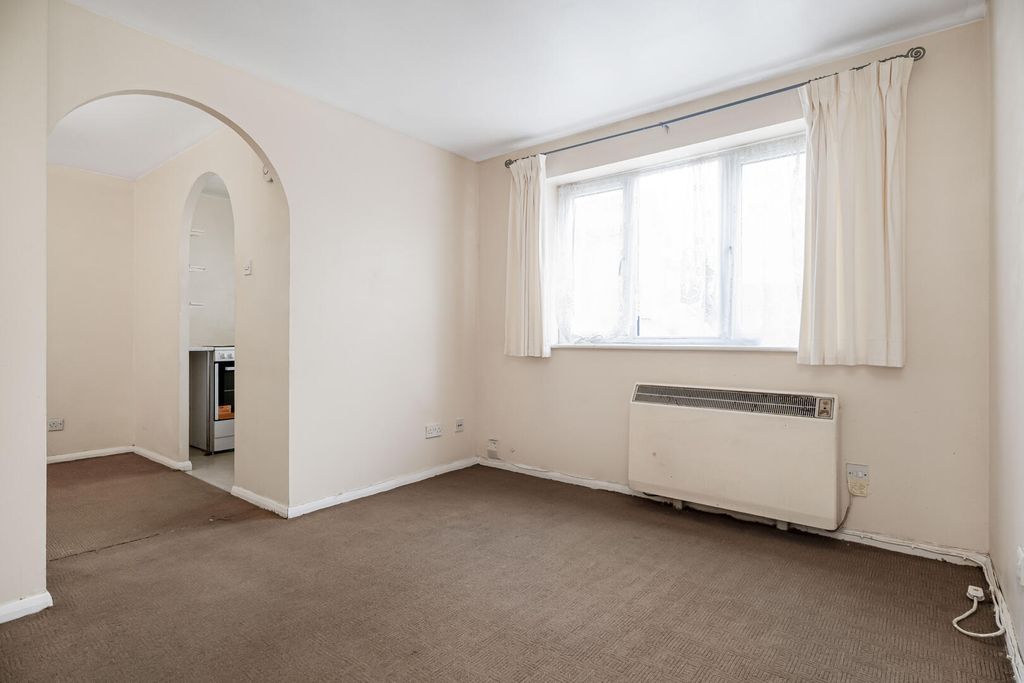 Property photo 3 of 18 Living Room