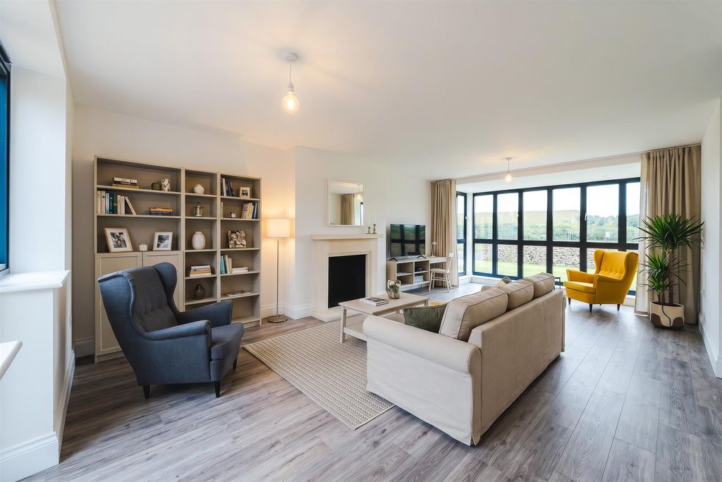 Property photo 2 of 13 25B-2.Jpg