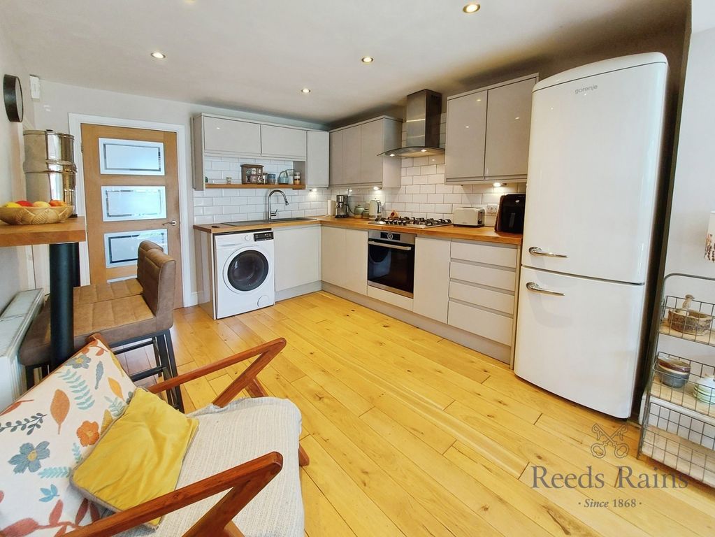 Property photo 3 of 20 Kitchen