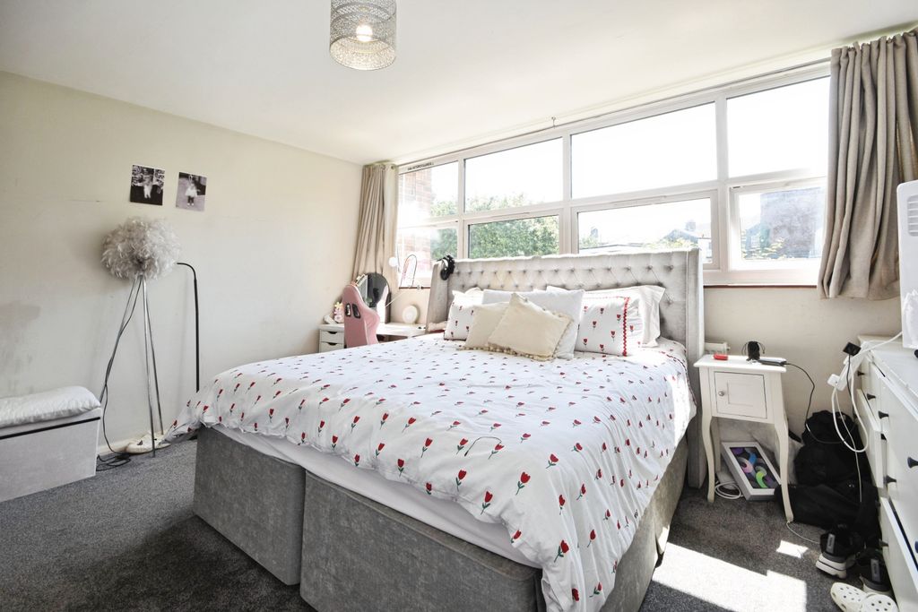 Additional image 9 of 2 bed flat for saleTower Hill, Brentwood CM14