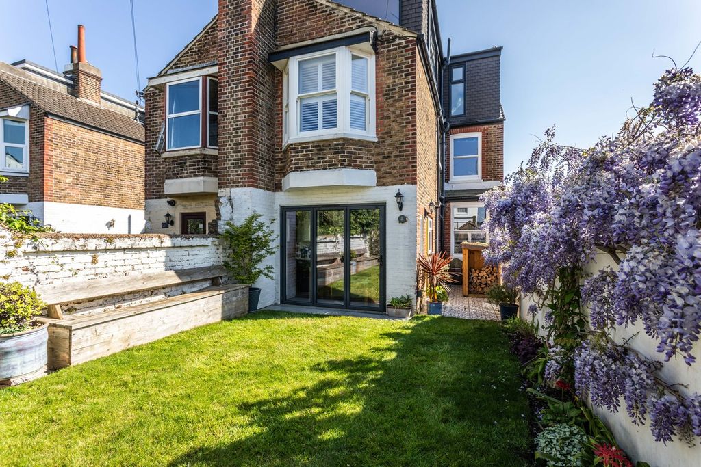 Property photo 2 of 53