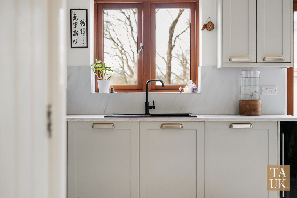 Property photo 3 of 25