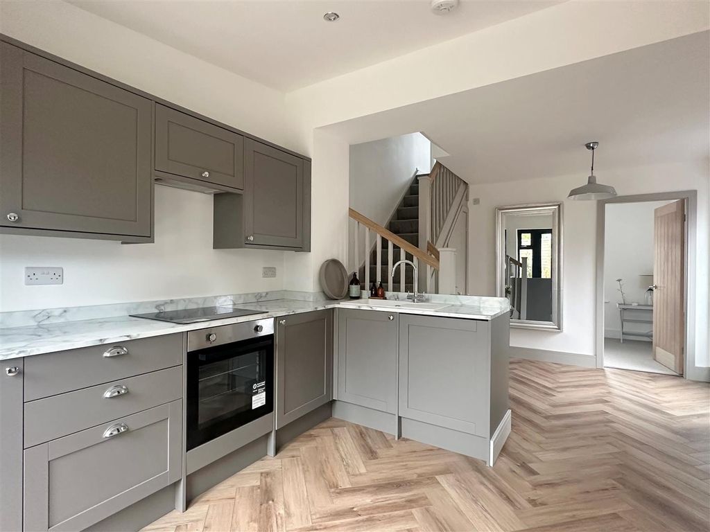 Property photo 2 of 11 16.Jpg