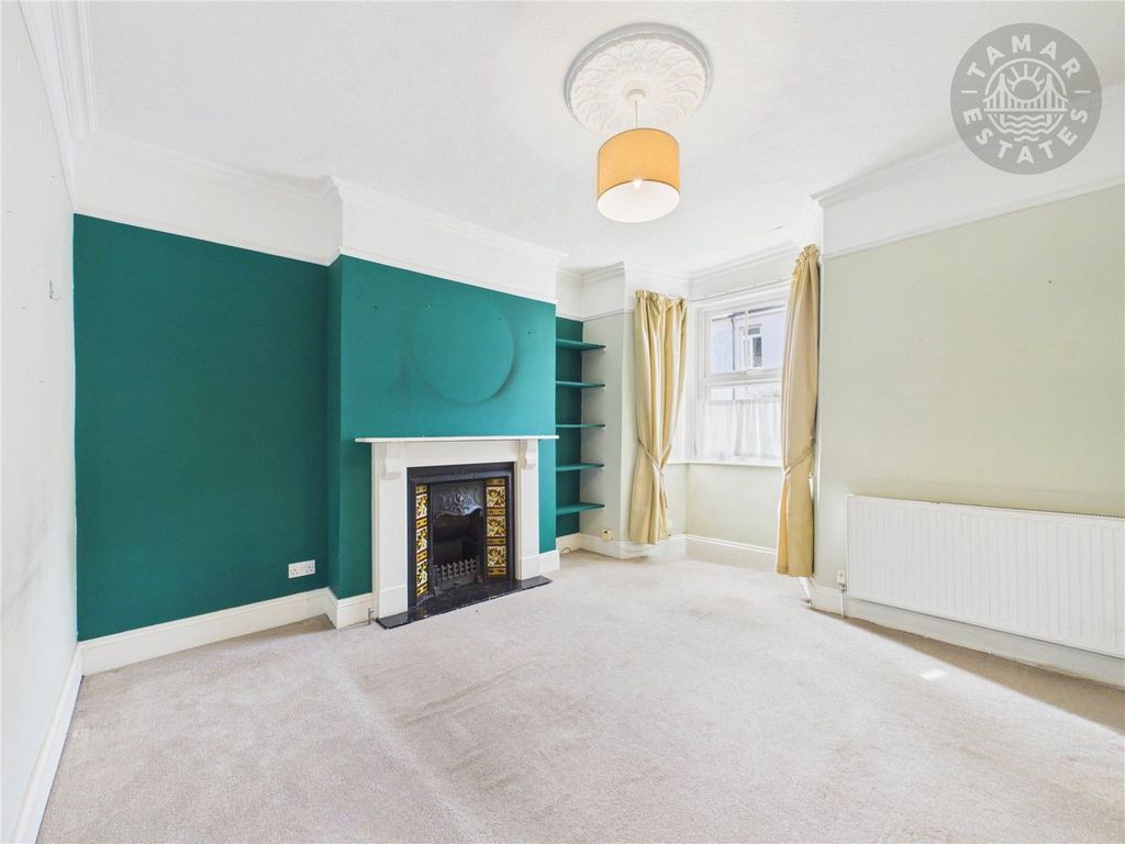 Property photo 3 of 11 Sitting Room