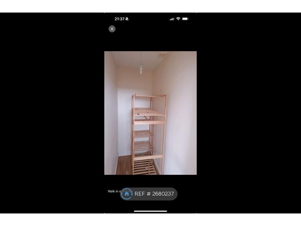 Property photo 3 of 14 Walk-In Wardrobe