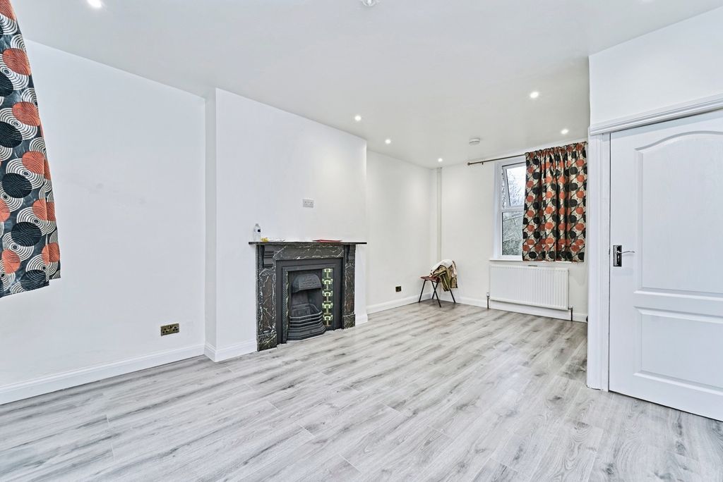 Property photo 2 of 20 Pbox-Img.Jpg