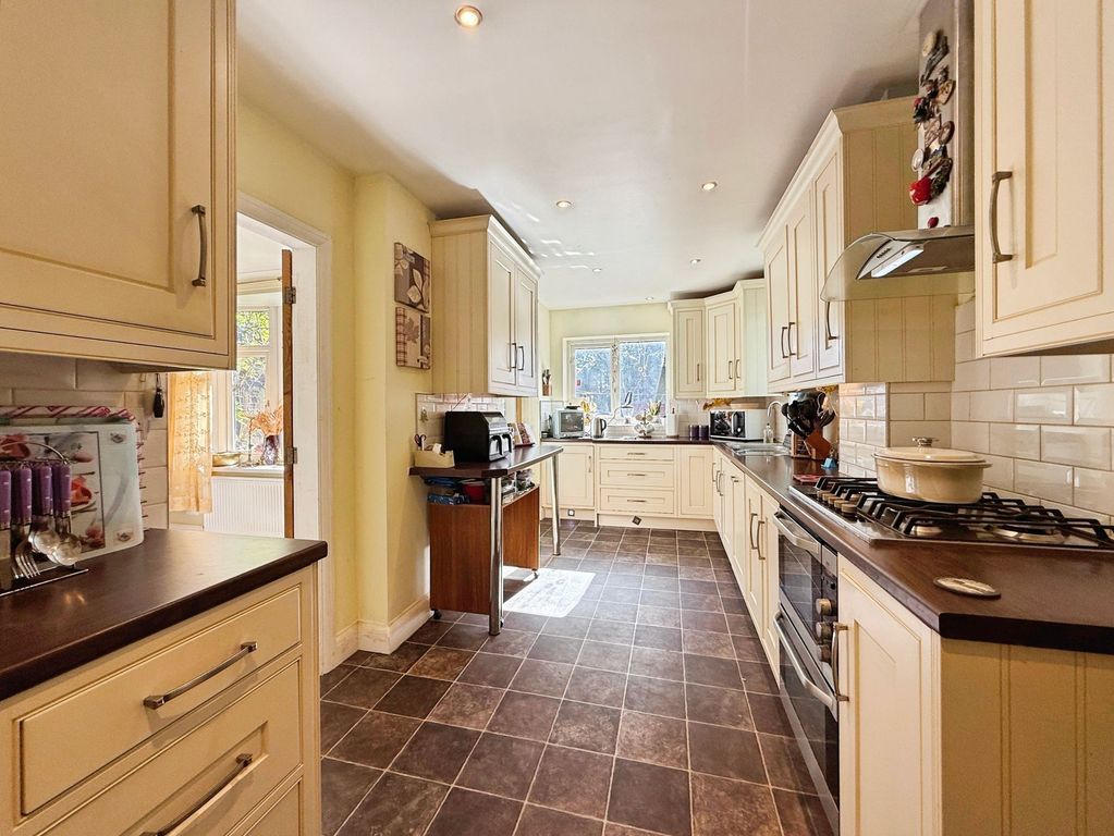 Property photo 2 of 27 Kitchen