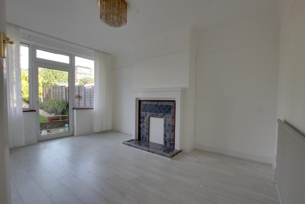 Property photo 3 of 11 Img_1578-Img_1580.Jpg