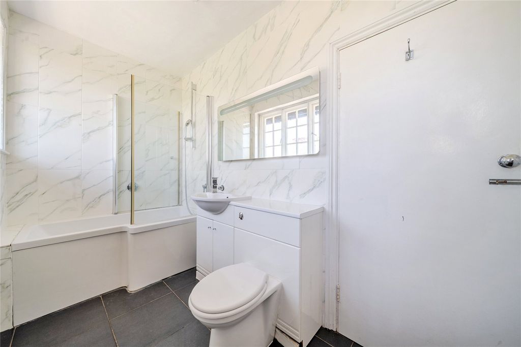 Additional image 14 of 2 bed flat for saleHaslemere, Surrey GU27