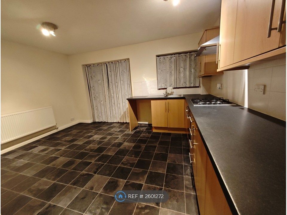 Property photo 3 of 13 Kitchen