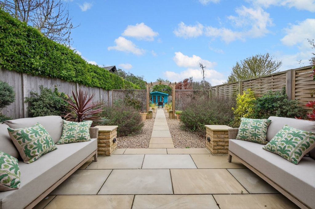 Property photo 3 of 19 Terrace/Garden