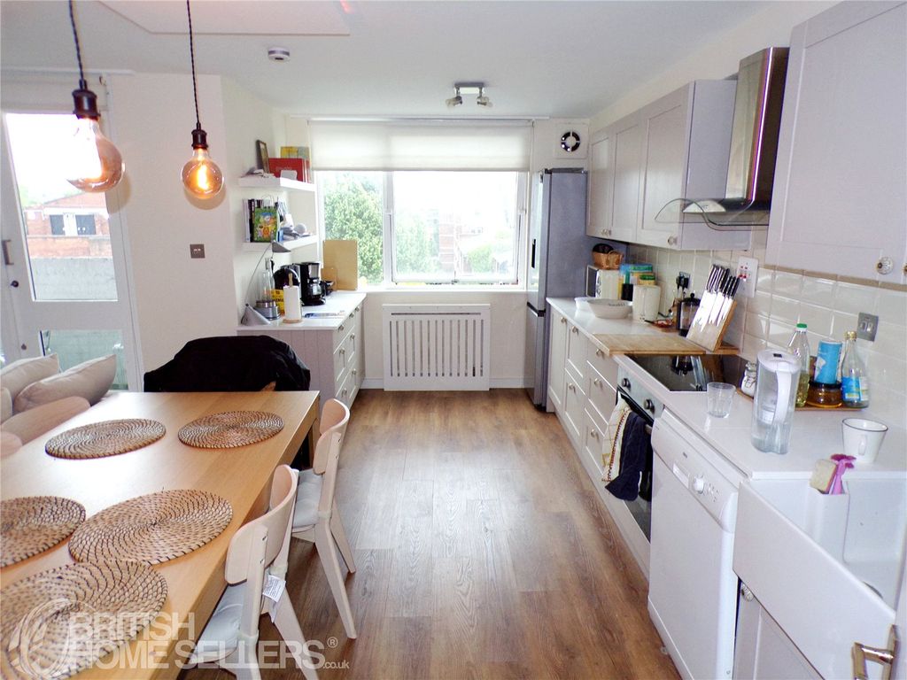 Property photo 3 of 14 Picture No. 12