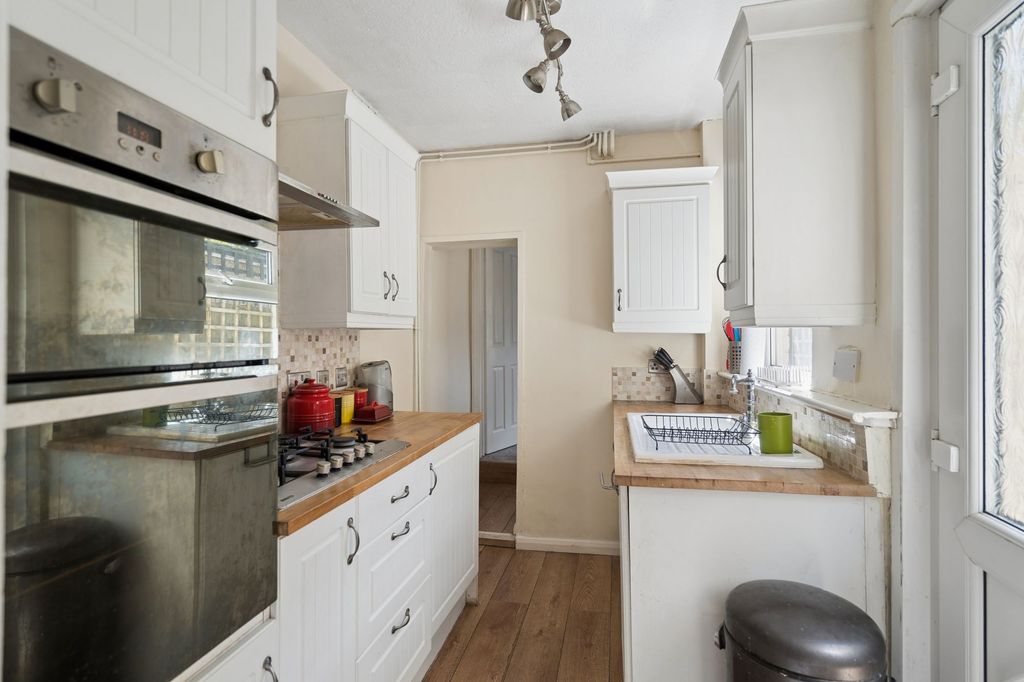 Property photo 3 of 16 Kitchen
