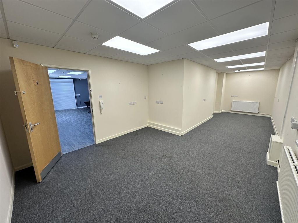 Property photo 3 of 9 Office 5