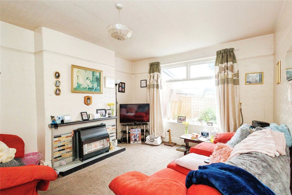 Property photo 2 of 15 Picture No. 12