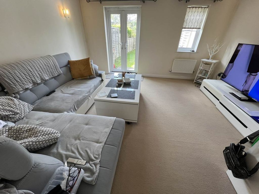 Property photo 3 of 13 Lounge