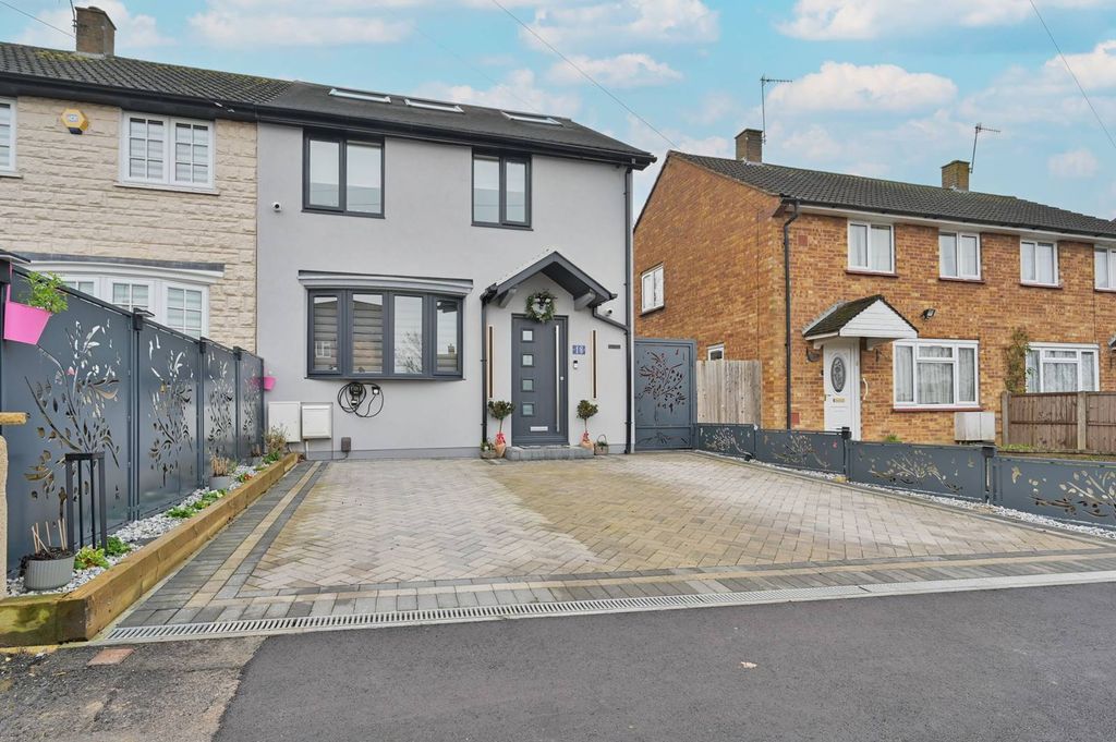 Property photo 2 of 31