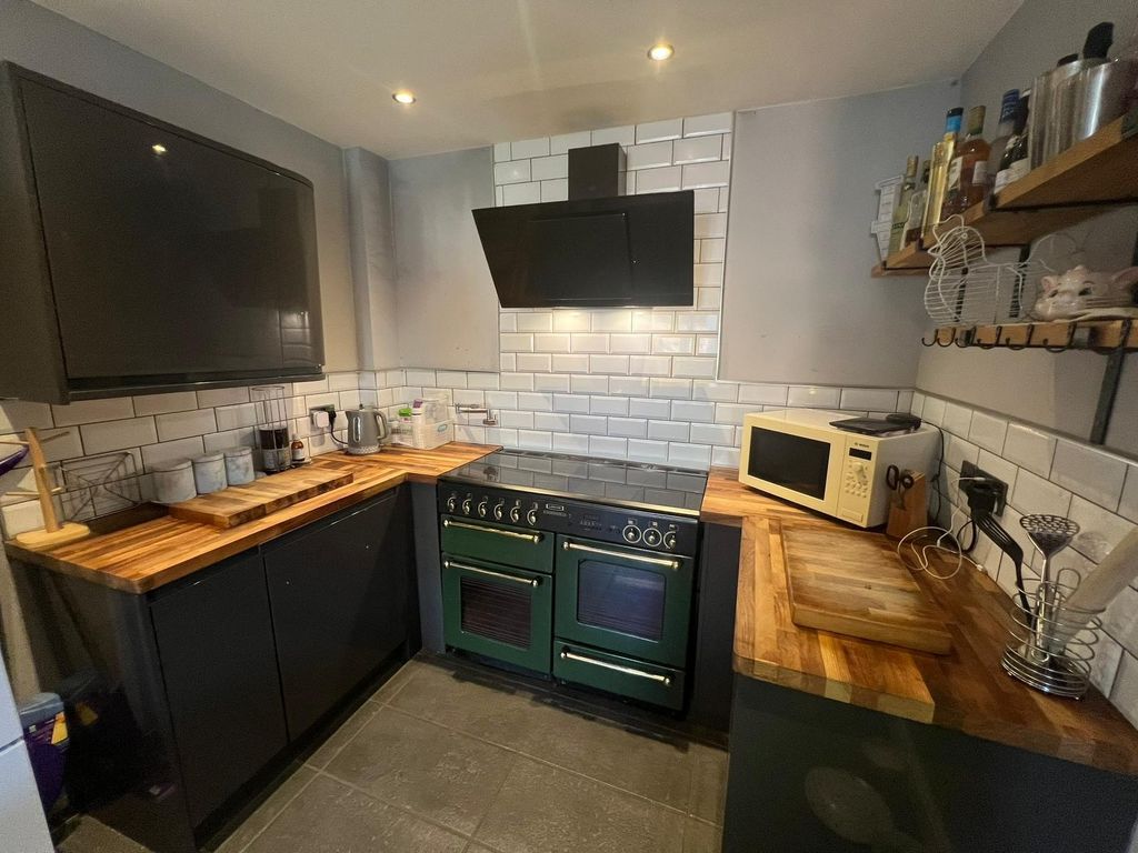 Property photo 2 of 16 Kitchen