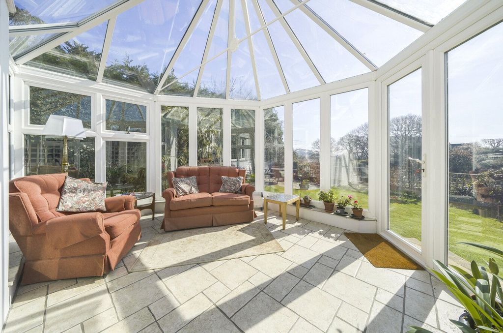 Property photo 2 of 21 Conservatory