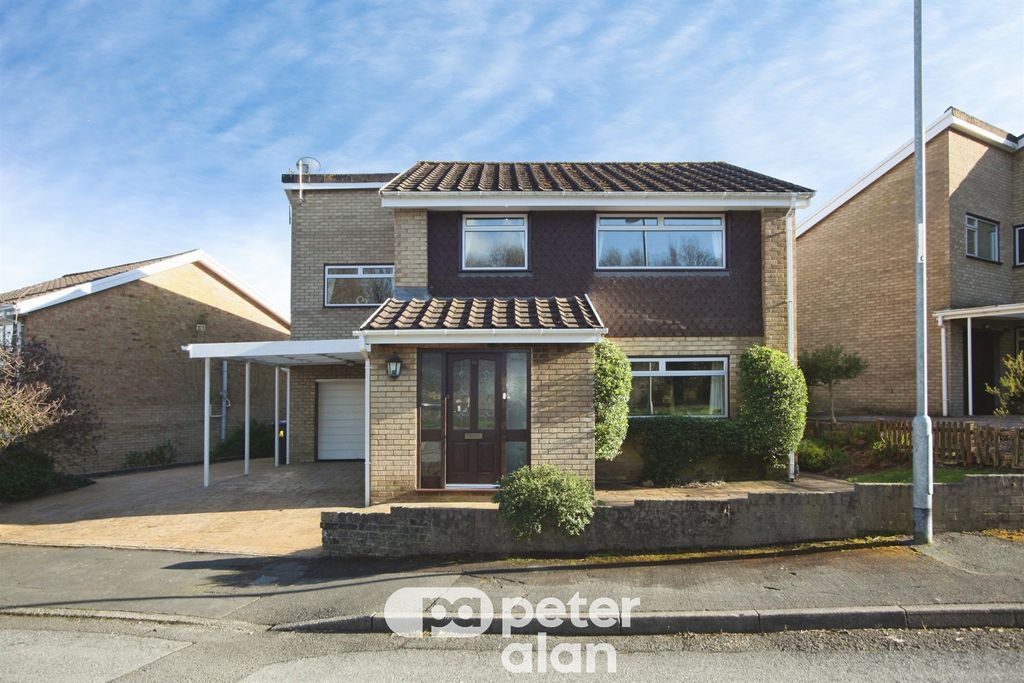 Property photo 1 of 28