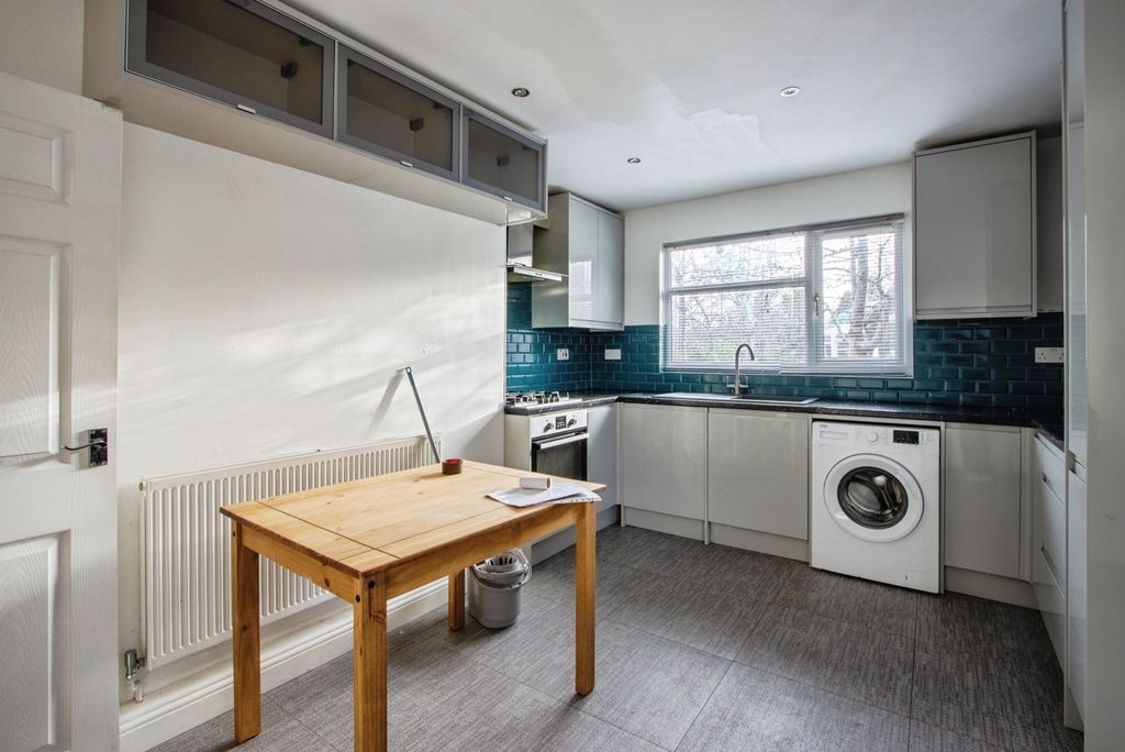 Property photo 3 of 16 Photo