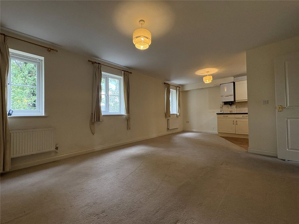Property photo 2 of 8 Picture No. 18