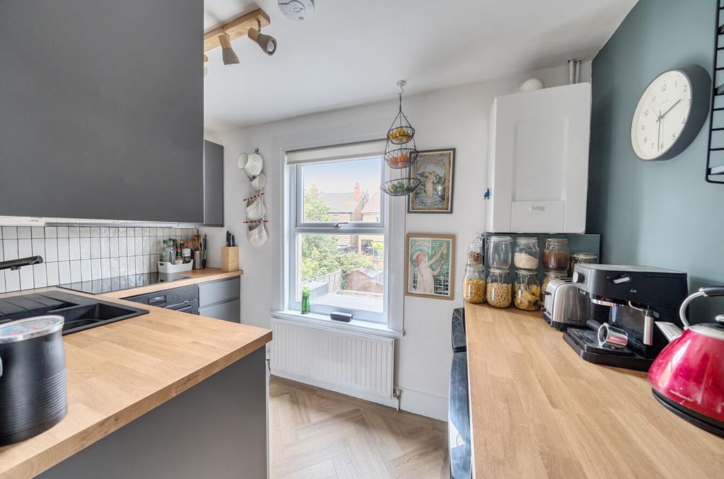 Property photo 3 of 12 Kitchen.Jpg