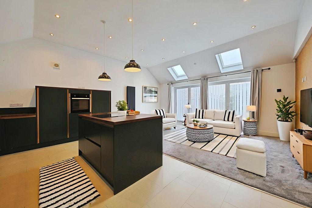 Property photo 2 of 8 4252405