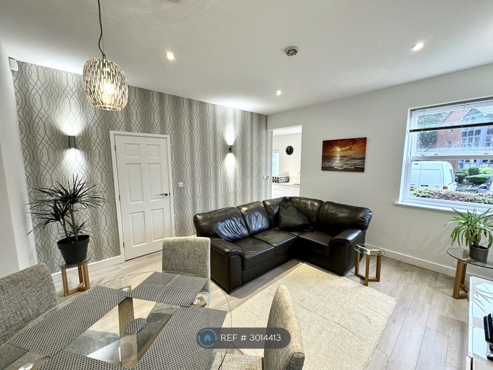 Property photo 1 of 27 Living Room