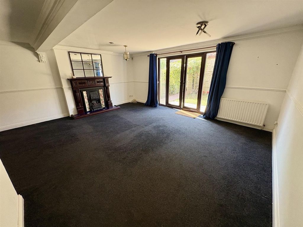 Property photo 3 of 18 Open Plan Living And Dining Room