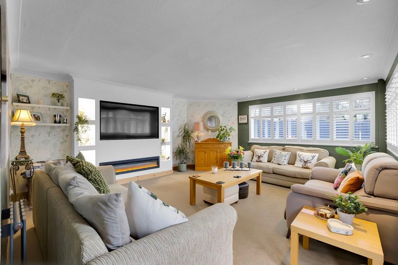 Property photo 2 of 24 Lounge