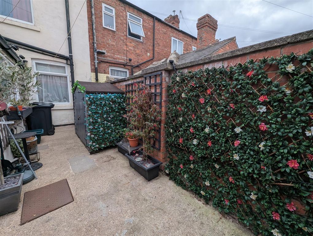 Property photo 3 of 10 Externally
