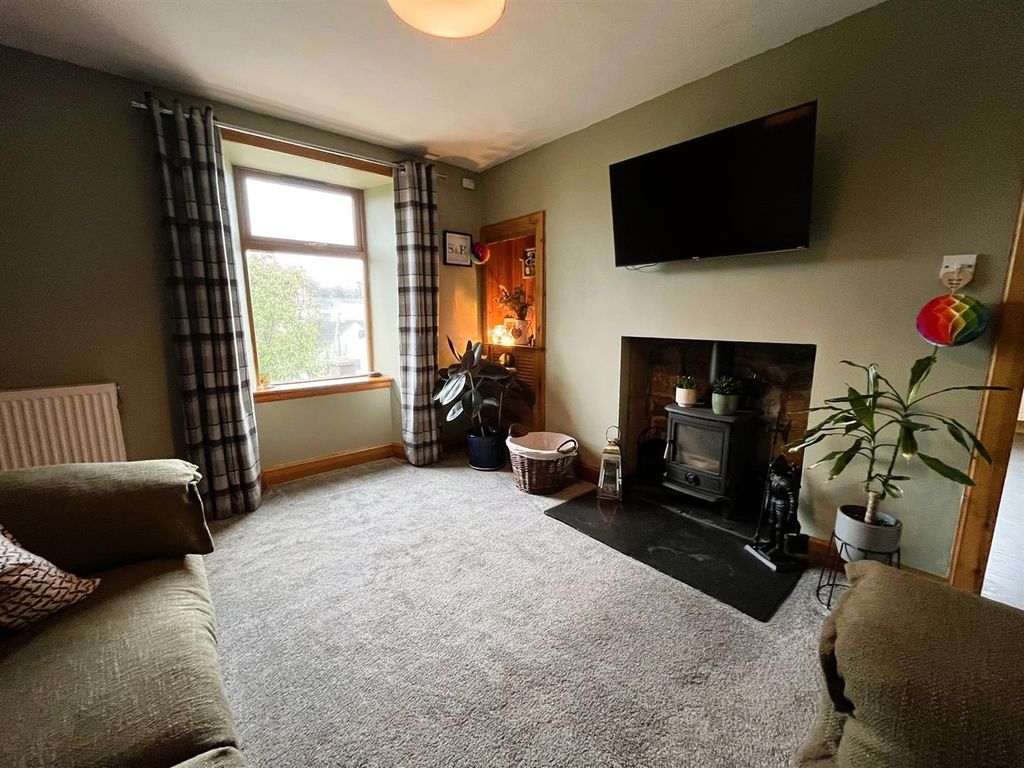 Property photo 3 of 23 Lounge