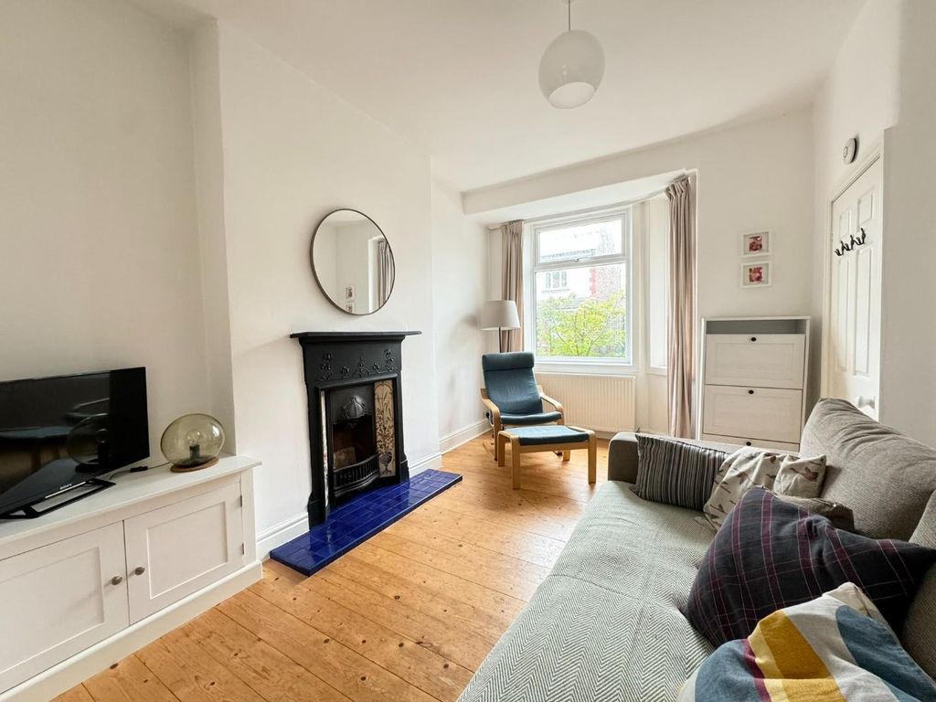 Property photo 2 of 32