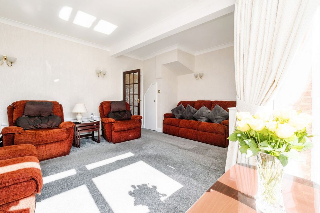 Property photo 3 of 16 Pbox-Img.Jpg